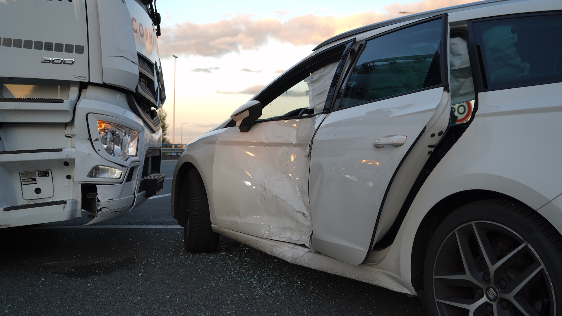 N470 zorgt voor ongeluk met auto en vrachtwagen