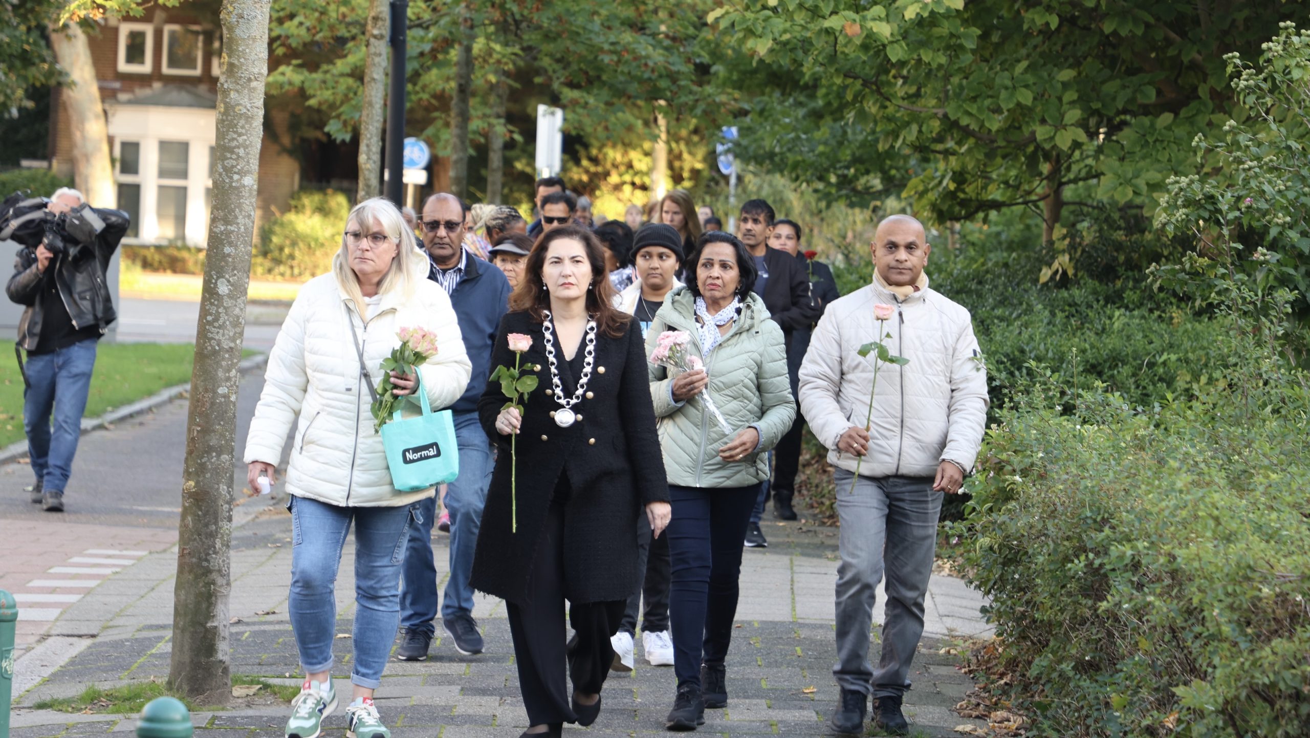 [VIDEO] Stille tocht gelopen door Rijswijk voor vermoorde vrouw Paro