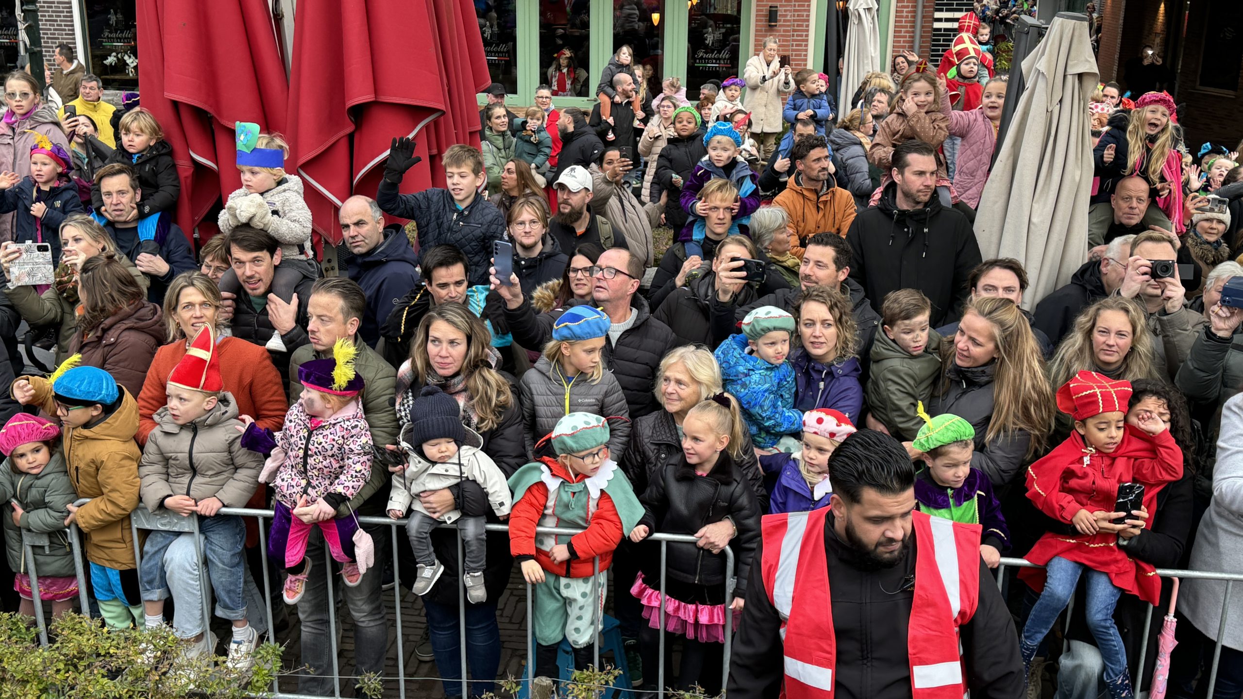 Veel politie na ruzie bij kroeg Dorpsstraat Nootdorp Veel politie na ruzie bij kroeg Dorpsstraat Nootdorp