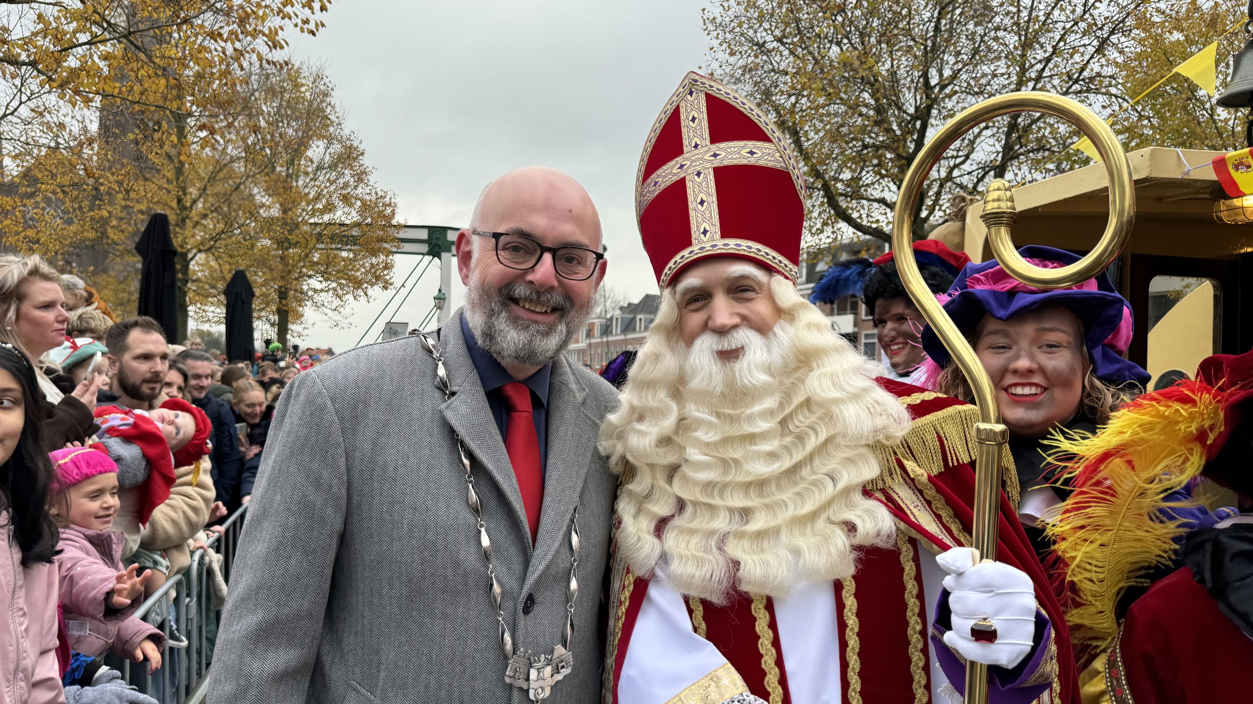 [FOTO & VIDEO] Duizenden kinderen bij intocht Sint in Leidschendam