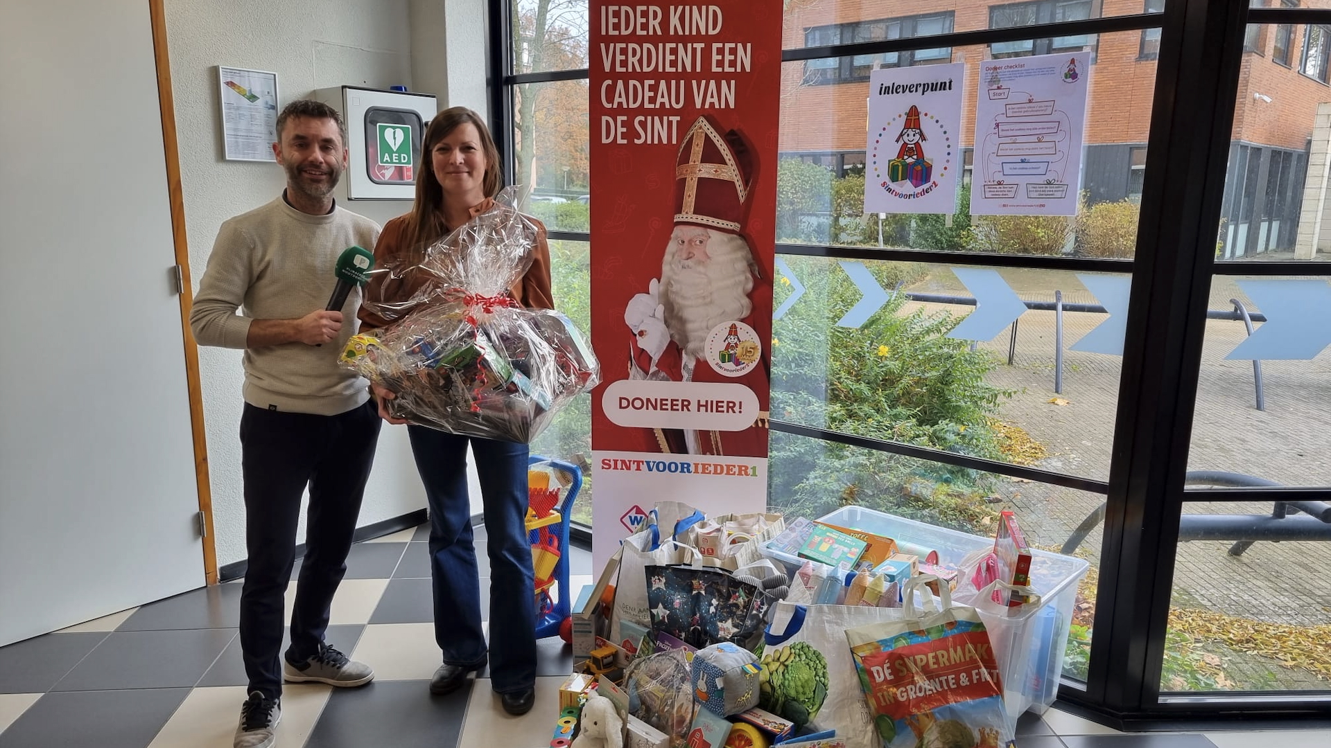 [VIDEO] Inwoners doneren massaal cadeautjes voor Sinterklaas