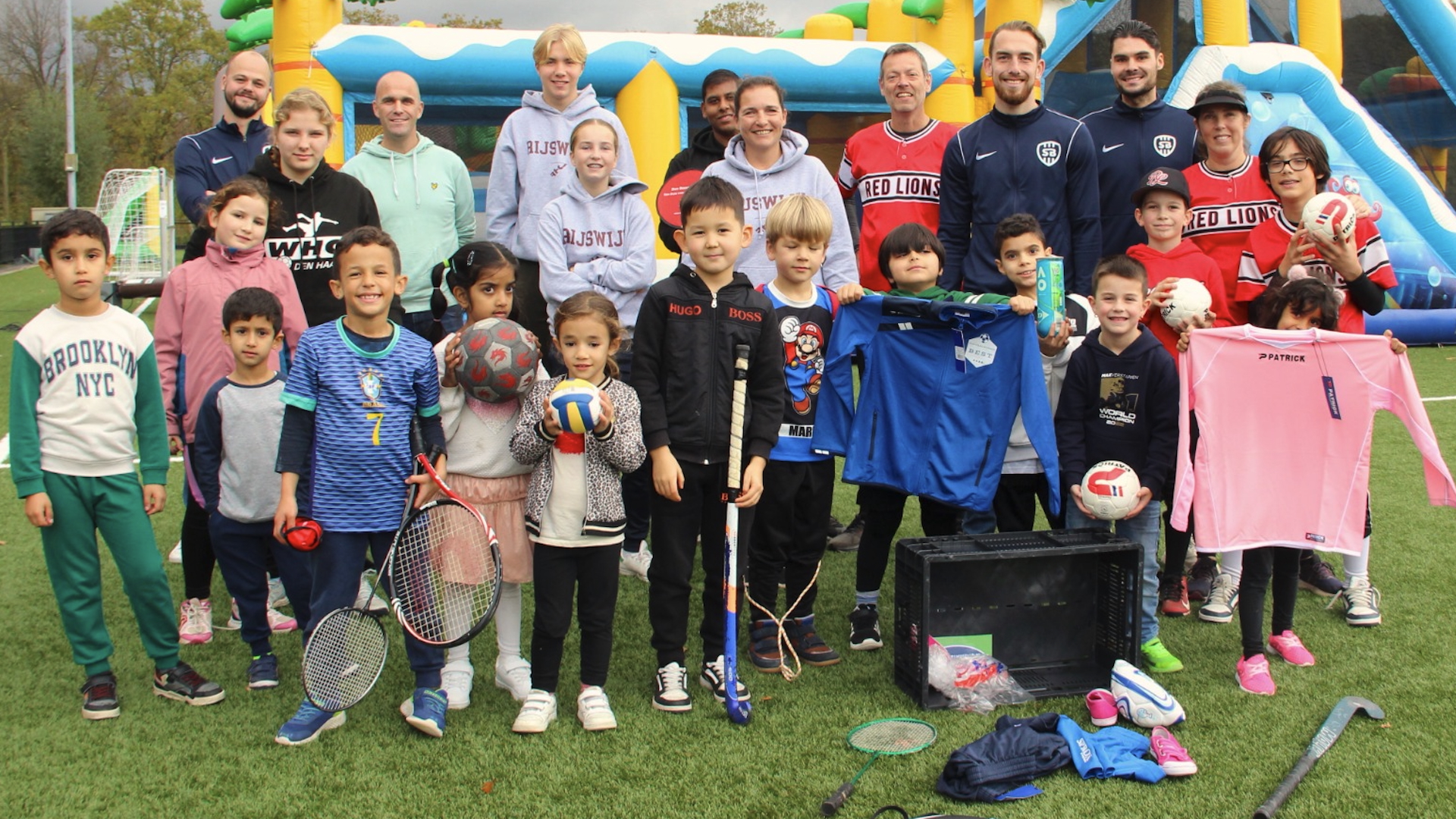 [VIDEO] Sportmateriaal ingezameld voor kinderen die anders niet kunnen sporten