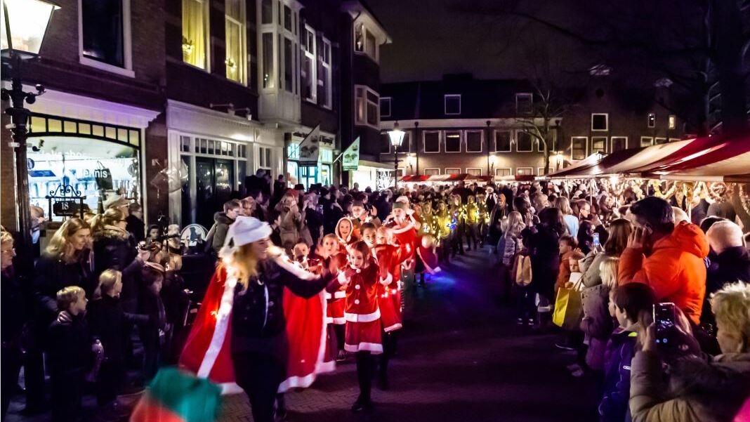 Dickensfeest brengt kerstsfeer naar Oud Rijswijk