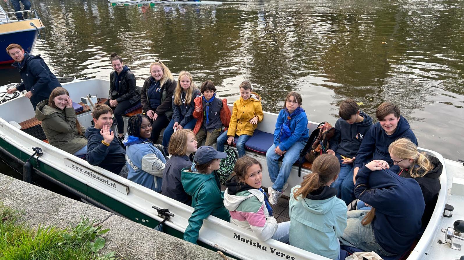 4e editie van de Haagse grachtenrace met waterscoutinggroep uit Leidschendam