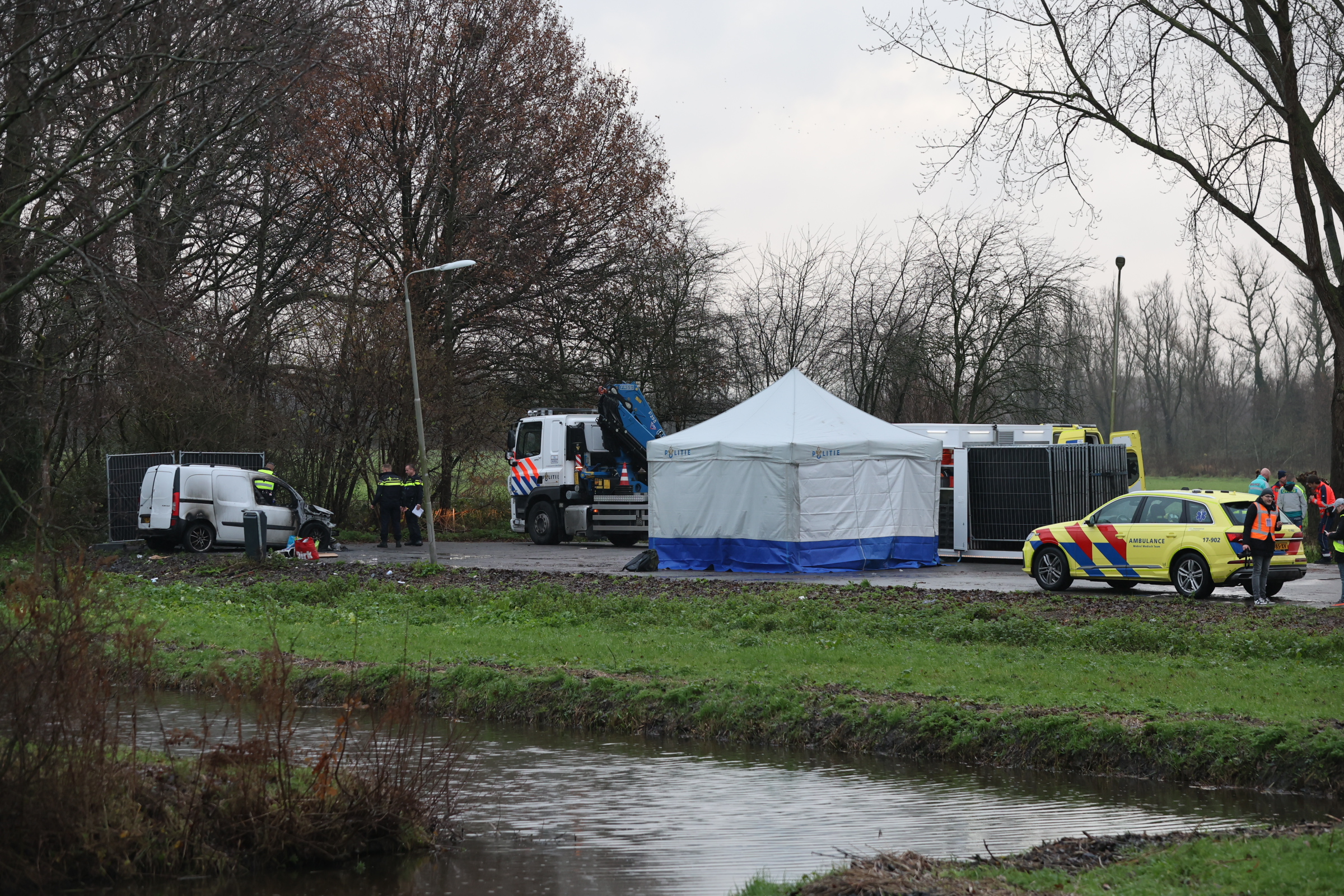 Voertuigbrand in Delfgauw: Overleden persoon aangetroffen