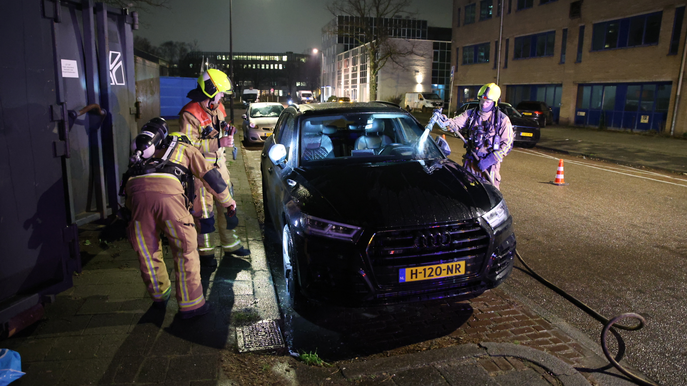 Auto in brand gestoken met spiritus in Steenplaetsstraat