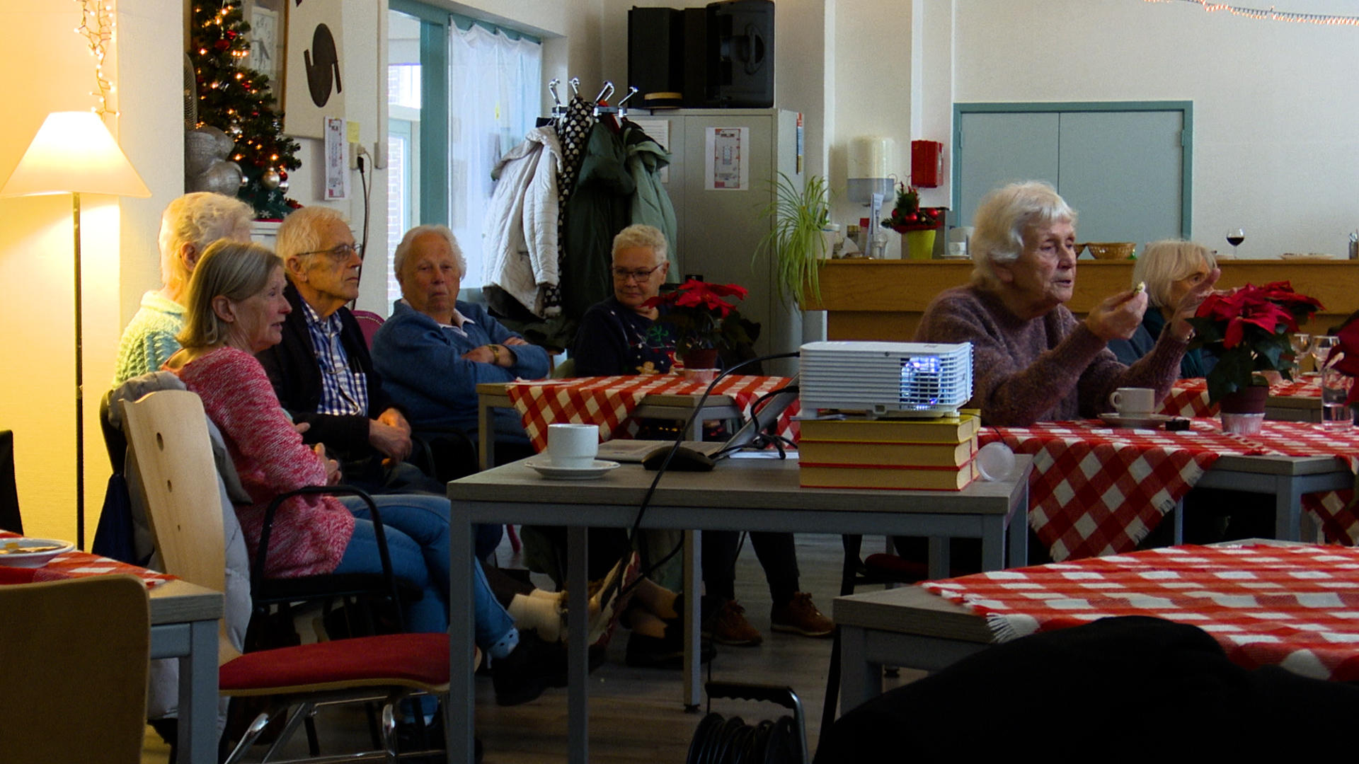 [VIDEO] Kerstfeest in de Buurtbibliotheek: Warmte en gezelligheid