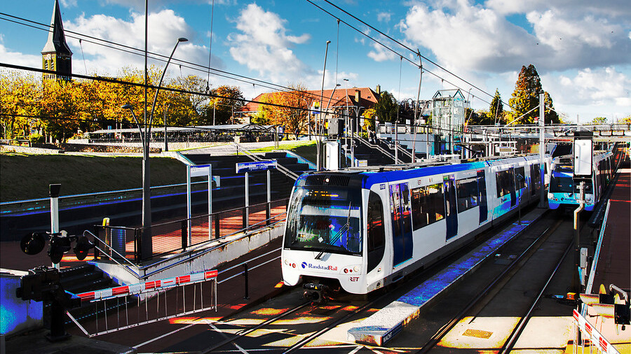 Gladheidbestrijding op stations van metrolijn E