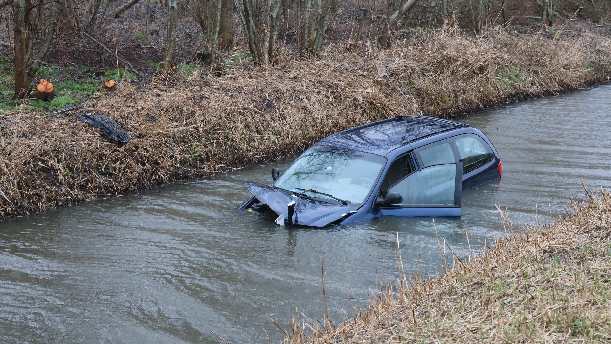 Auto raakt te water op A4 door black-out bestuurder