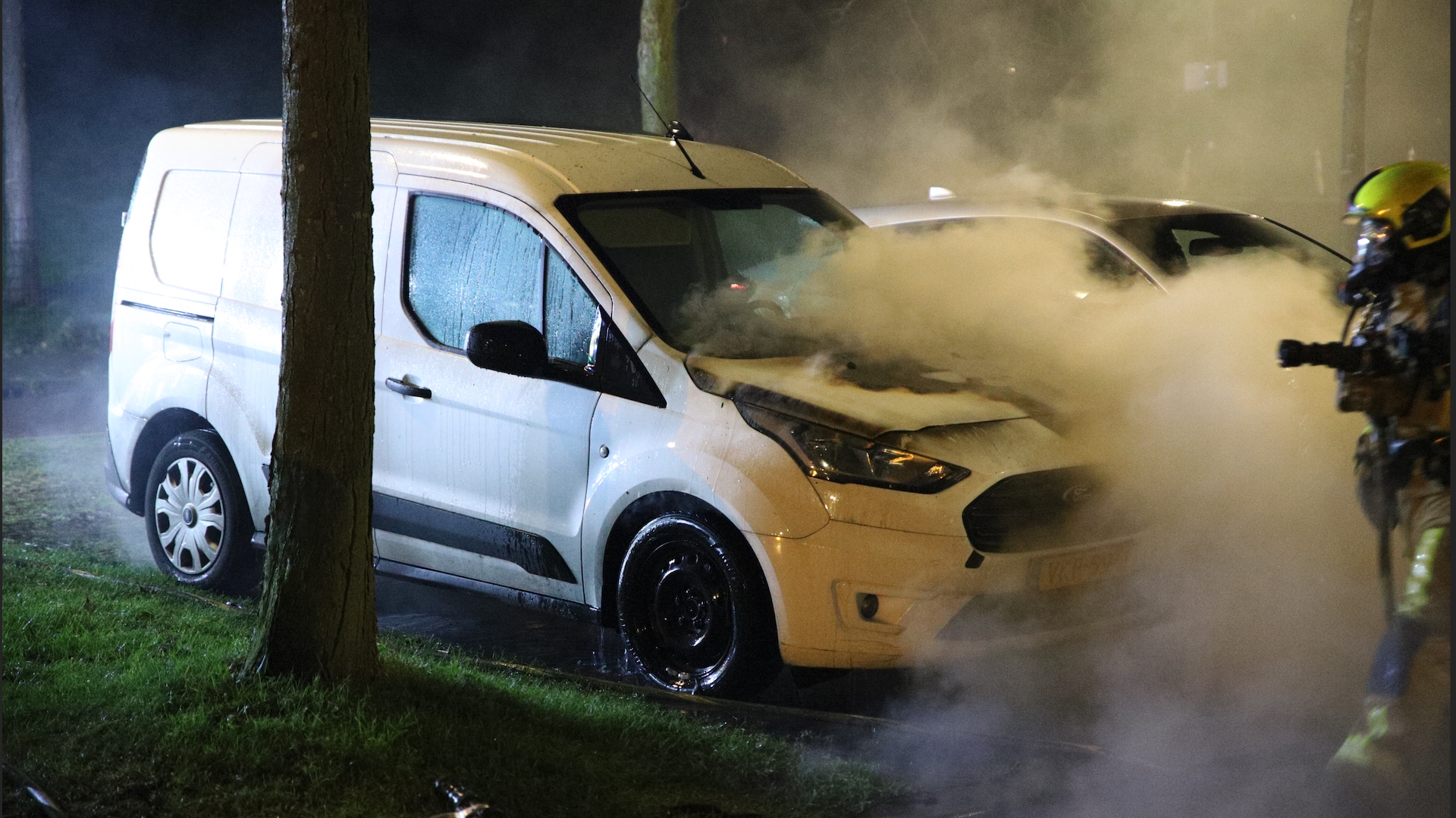 Tweede autobrand in week tijd in Rijswijkse Strijplaan