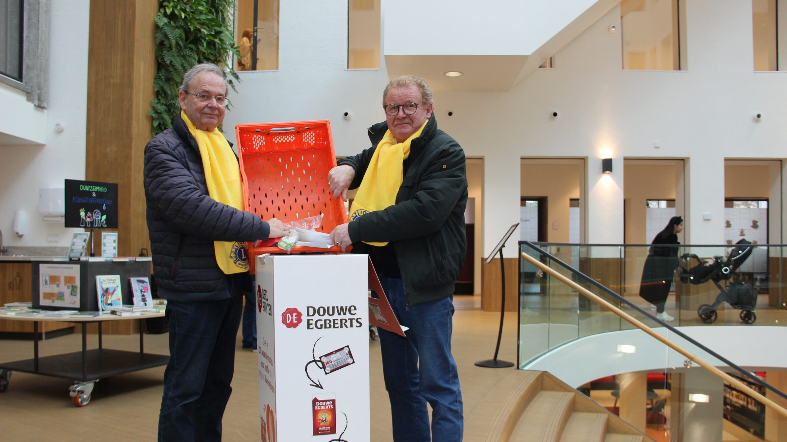 [VIDEO] Lionsclub houdt inzamelingsactie met Douwe Egberts voor koffie Voedselbank