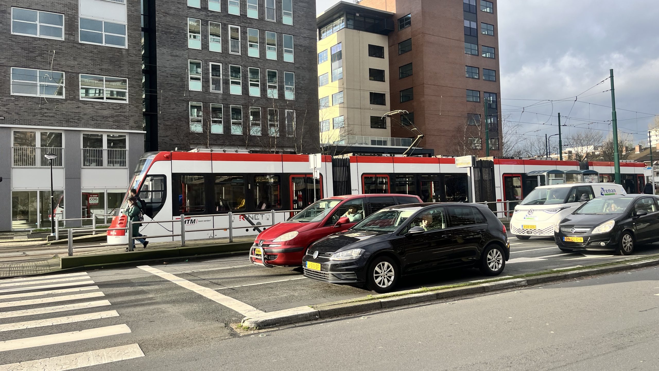 Tram 17 stopt weer bij halte Treubstraat