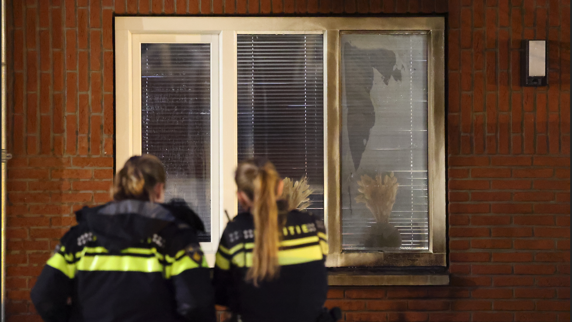 Brandend voorwerp achtergelaten bij woning Keizersmantelstraat