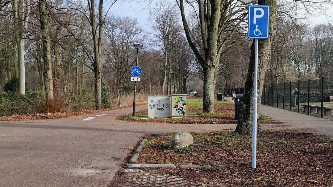 Nieuwe mindervalide parkeerplek bij Kinderboerderij Het Akkertje