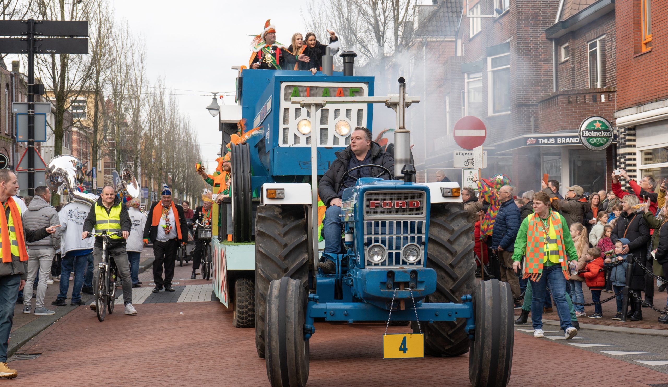 Damzwabbers zorgen voor spektakel bij Carnaval Leidschendam