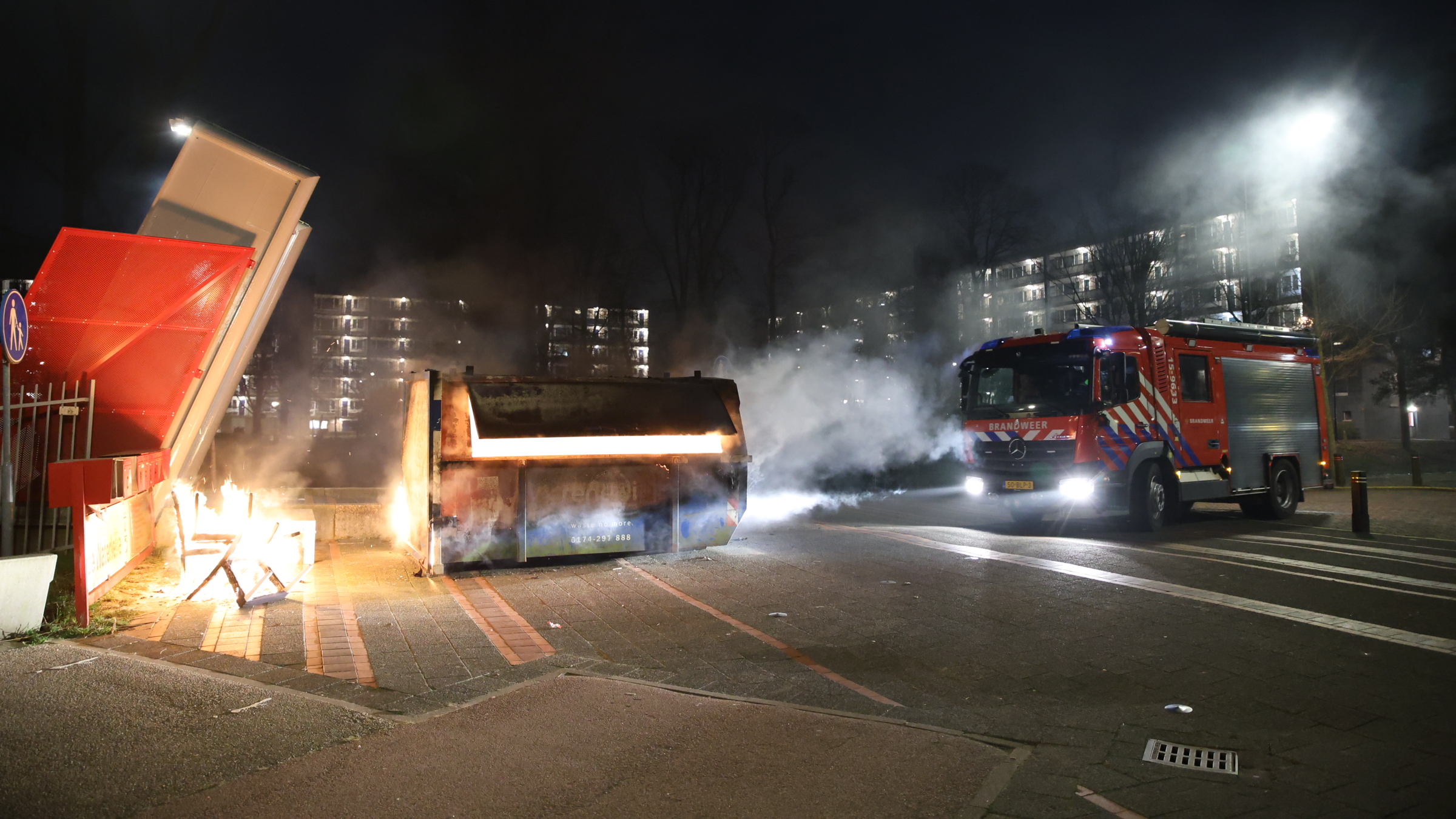 Bouwafvalcontainer in brand in Prinsenhof Leidschendam