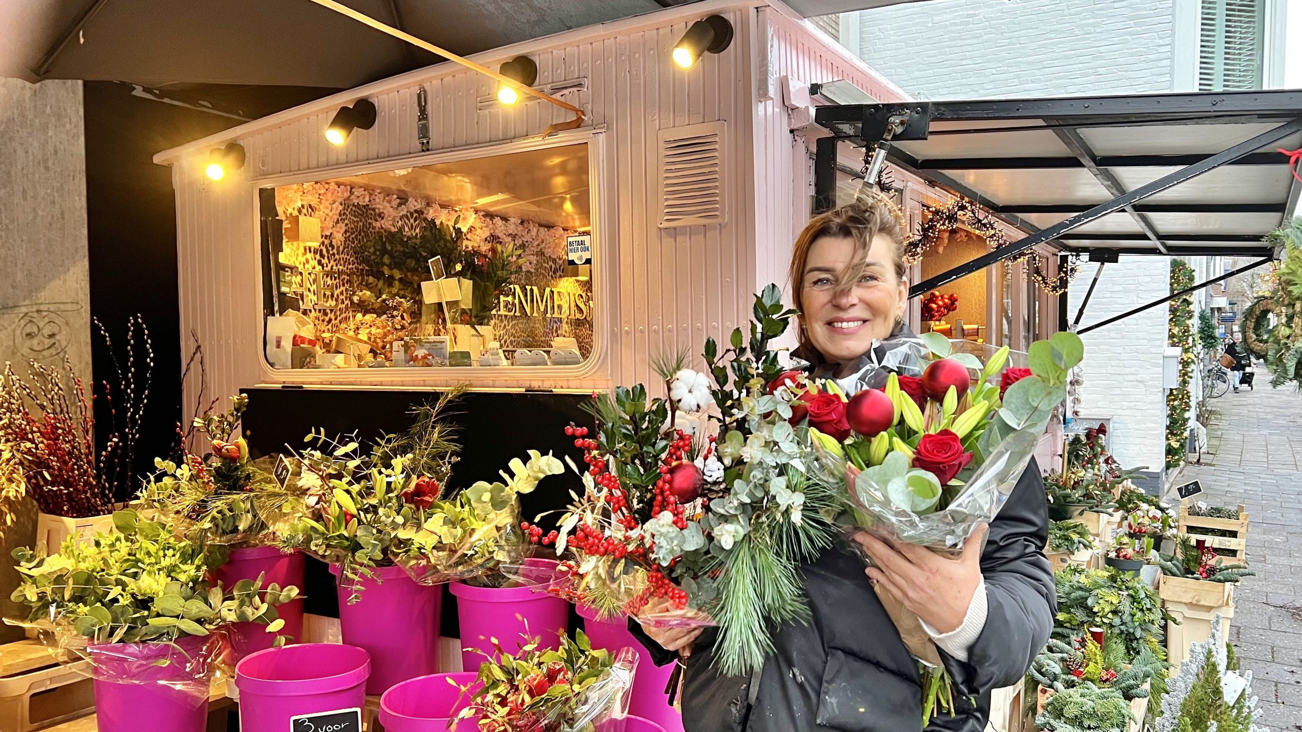 Bloemenkiosk ‘Het Bloemenmeisje’ in Oud Rijswijk zoekt nieuwe eigenaar 