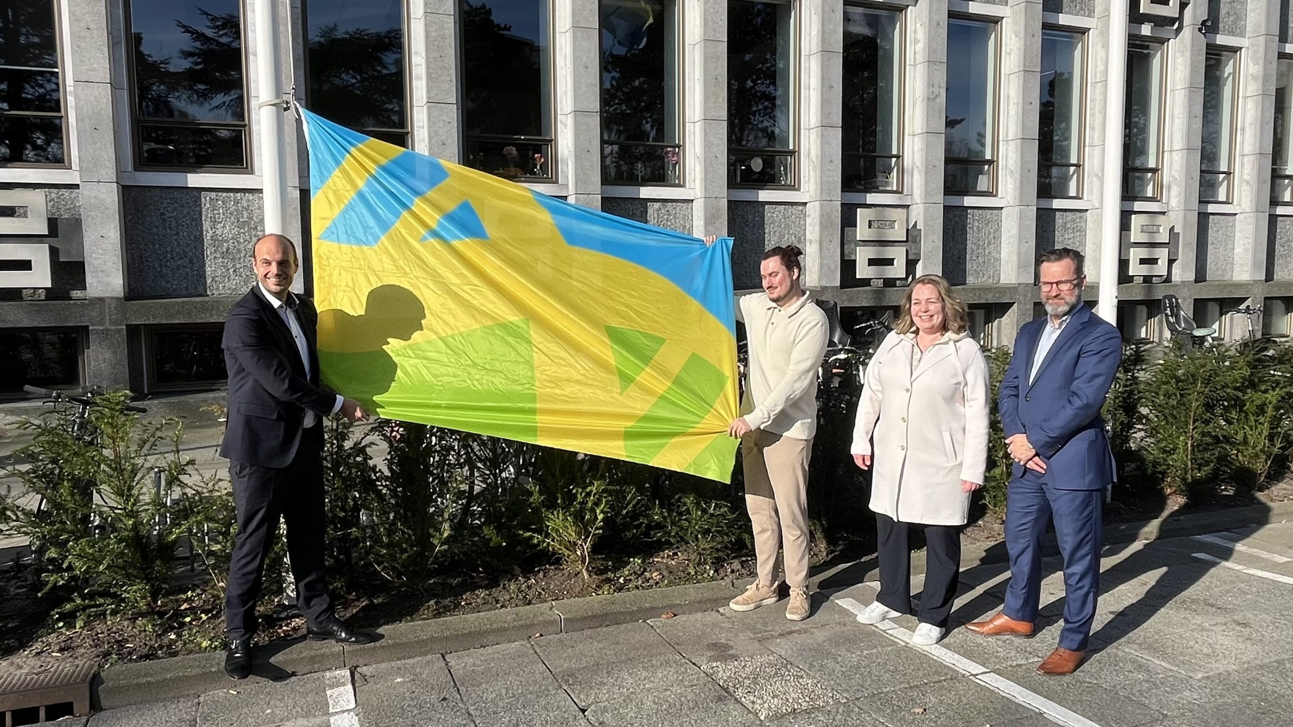 [VIDEO] Gemeente Rijswijk hijst Mensenrechtenvlag op Internationale Dag tegen Racisme en Discriminatie