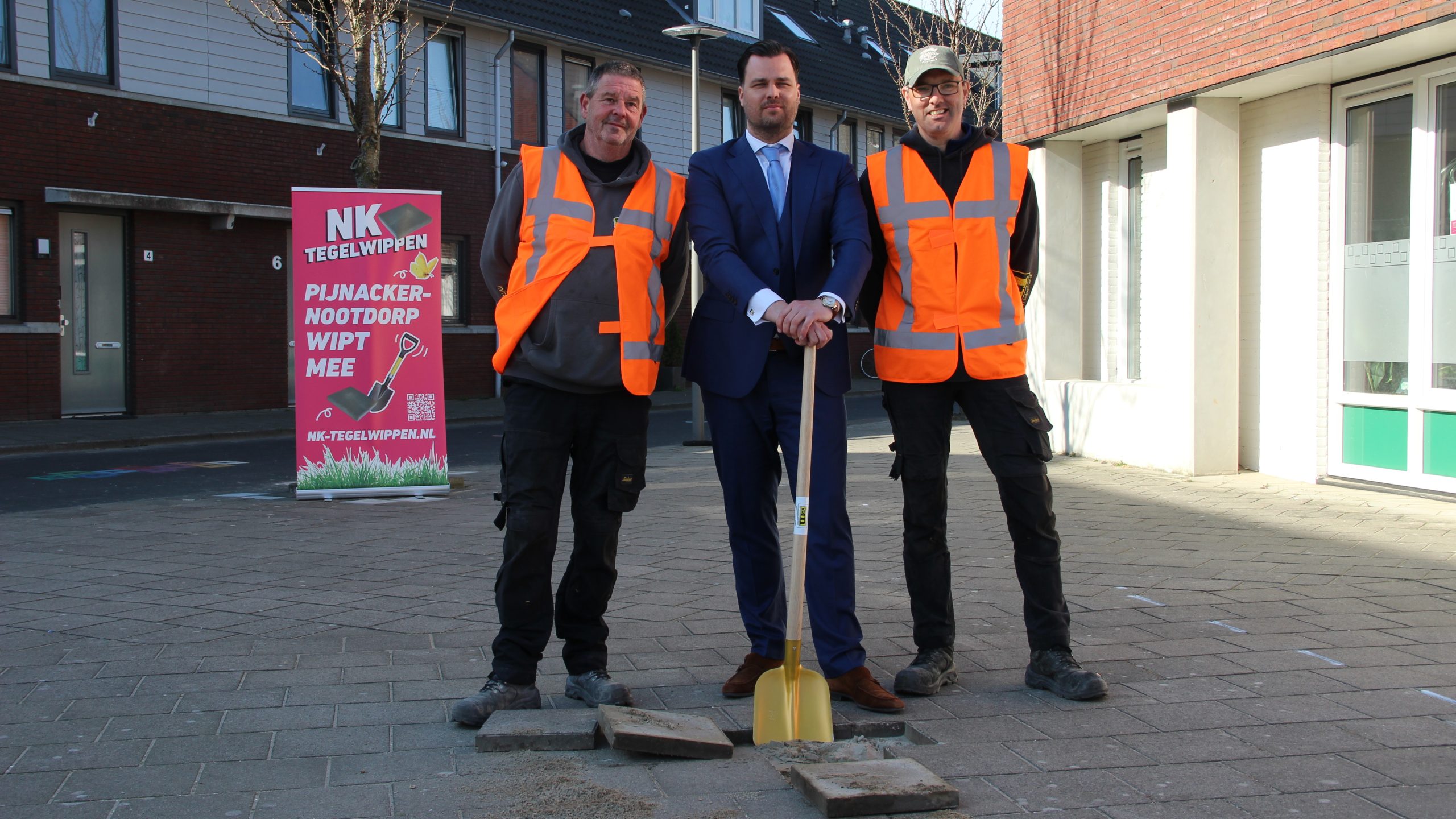 NK Tegelwippen van start in Pijnacker-Nootdorp: ”Iedereen kan zijn steentje bijdragen”