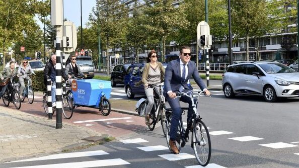 Frustratie over verkeerslichten die lang rood blijven: “je staat soms een eeuwigheid te wachten”