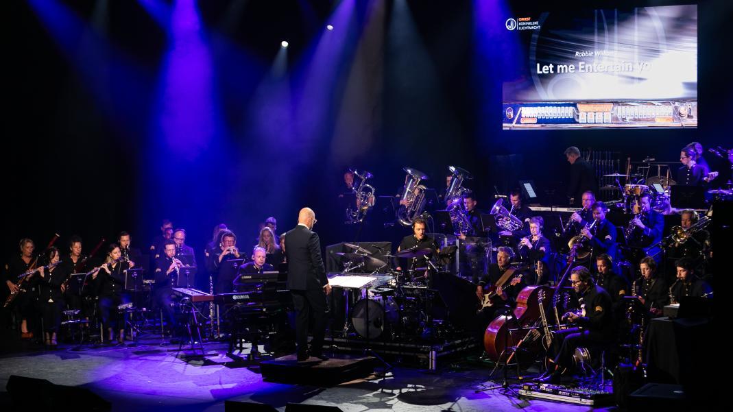 Rijswijk en Leidschendam-Voorburg eren veteranen met Anjerconcert in Rijswijkse Schouwburg