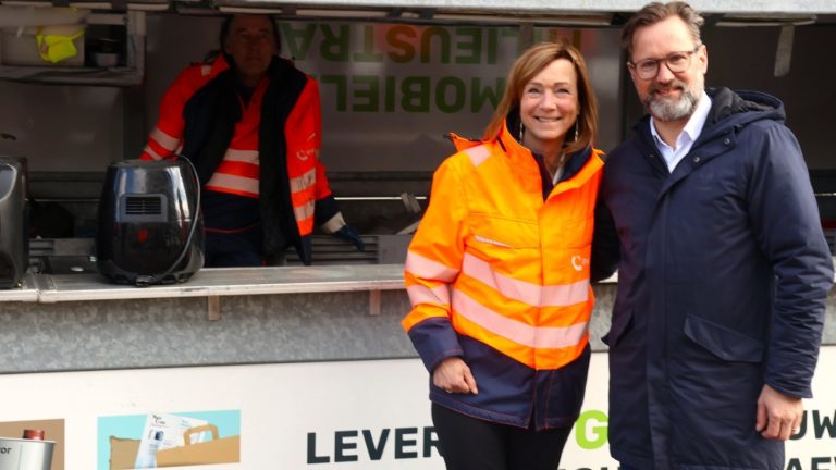 Voor het eerst grofvuil wegbrengen in de Muziekbuurt: "in veertig jaar tijd verzamel je wel wat"