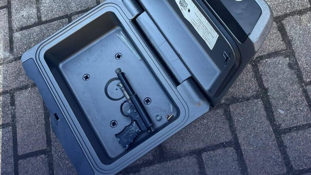 Politie ontdekt drie vuurwapens en honderden XTC-pillen in Pijnacker