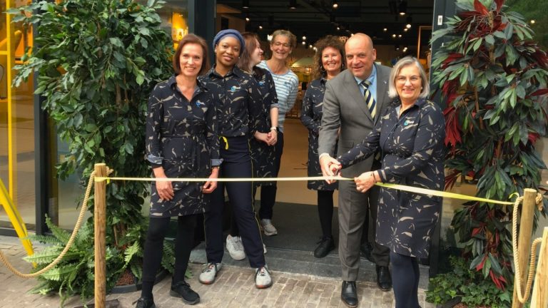 [VIDEO] ANWB-winkel keert terug naar Bogaard Stadscentrum: "De ANWB is ontzettend belangrijk voor Rijswijk"