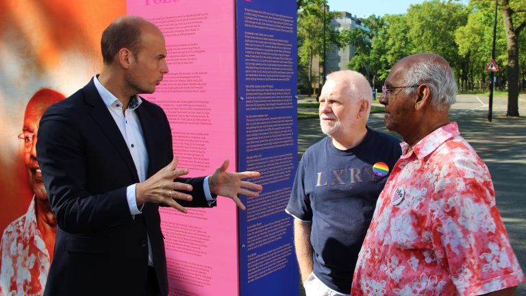 Fototentoonstelling ‘Oudroze’ geopend in Rijswijk: “Zichtbaarheid maakt verschil”