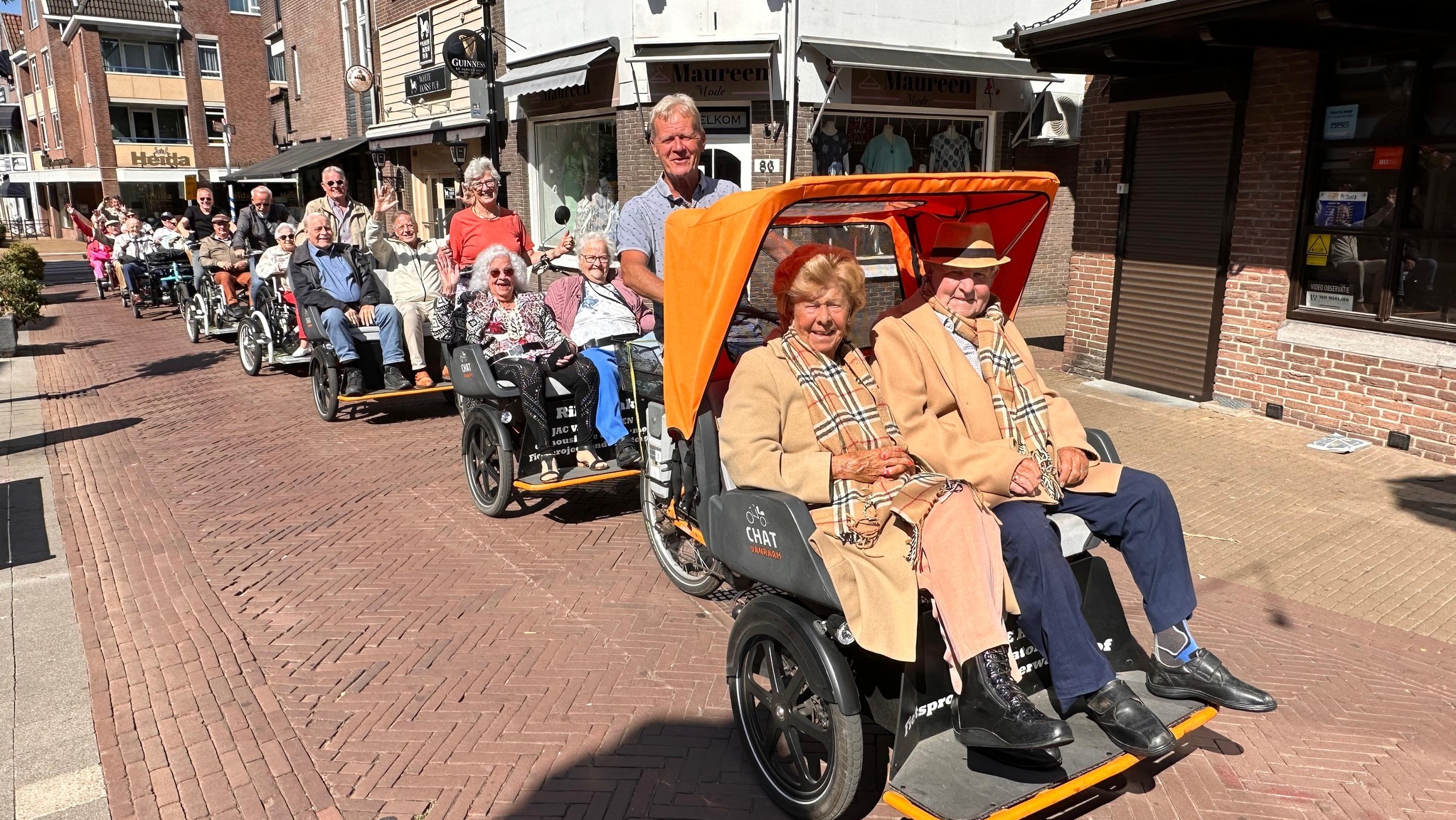 [VIDEO] Duo-fietsen ontvangen 1600 euro cheque voor nieuwe accu’s