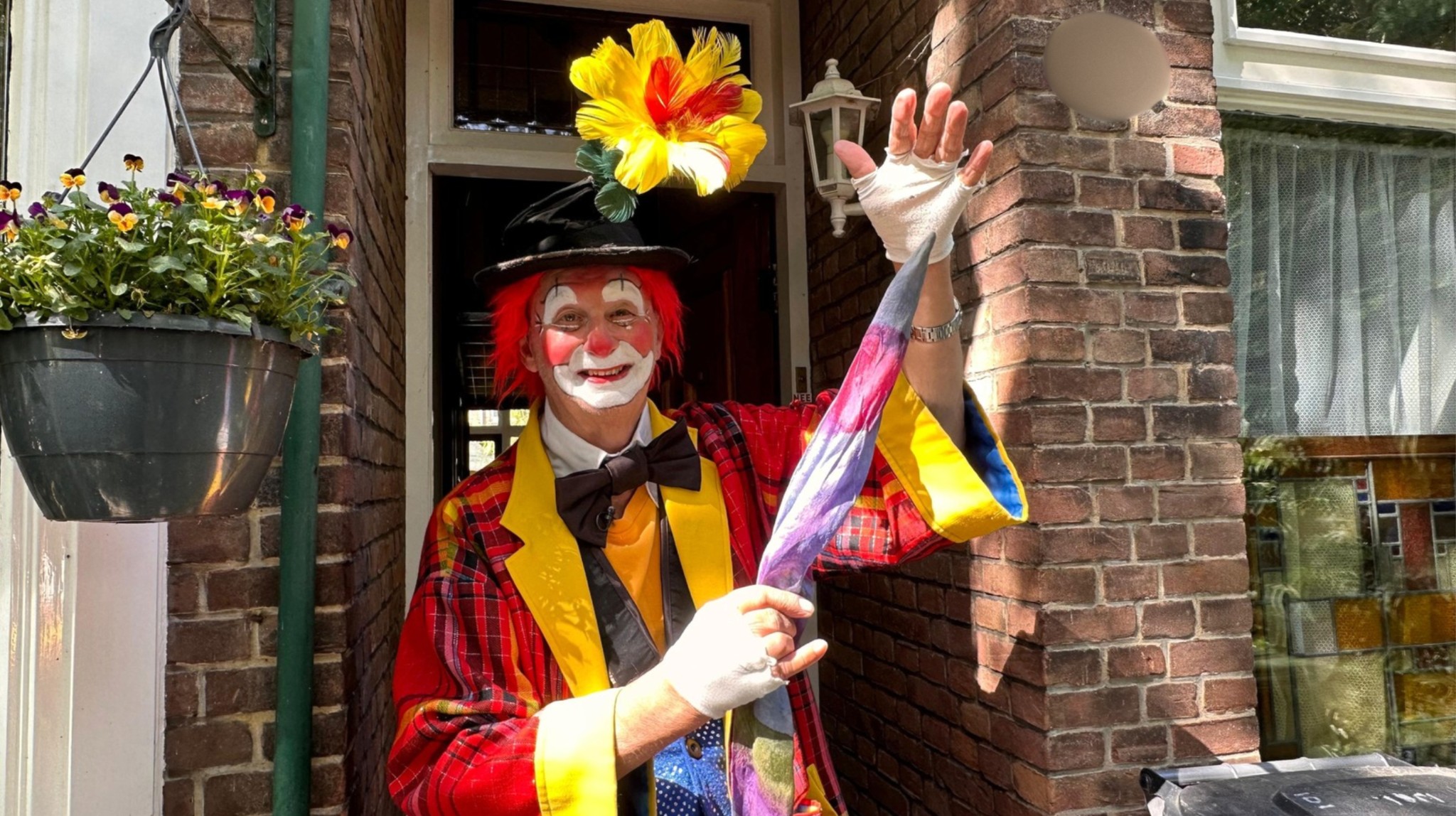 Clown Pica Pica tovert een lach op de gezichten van kinderen