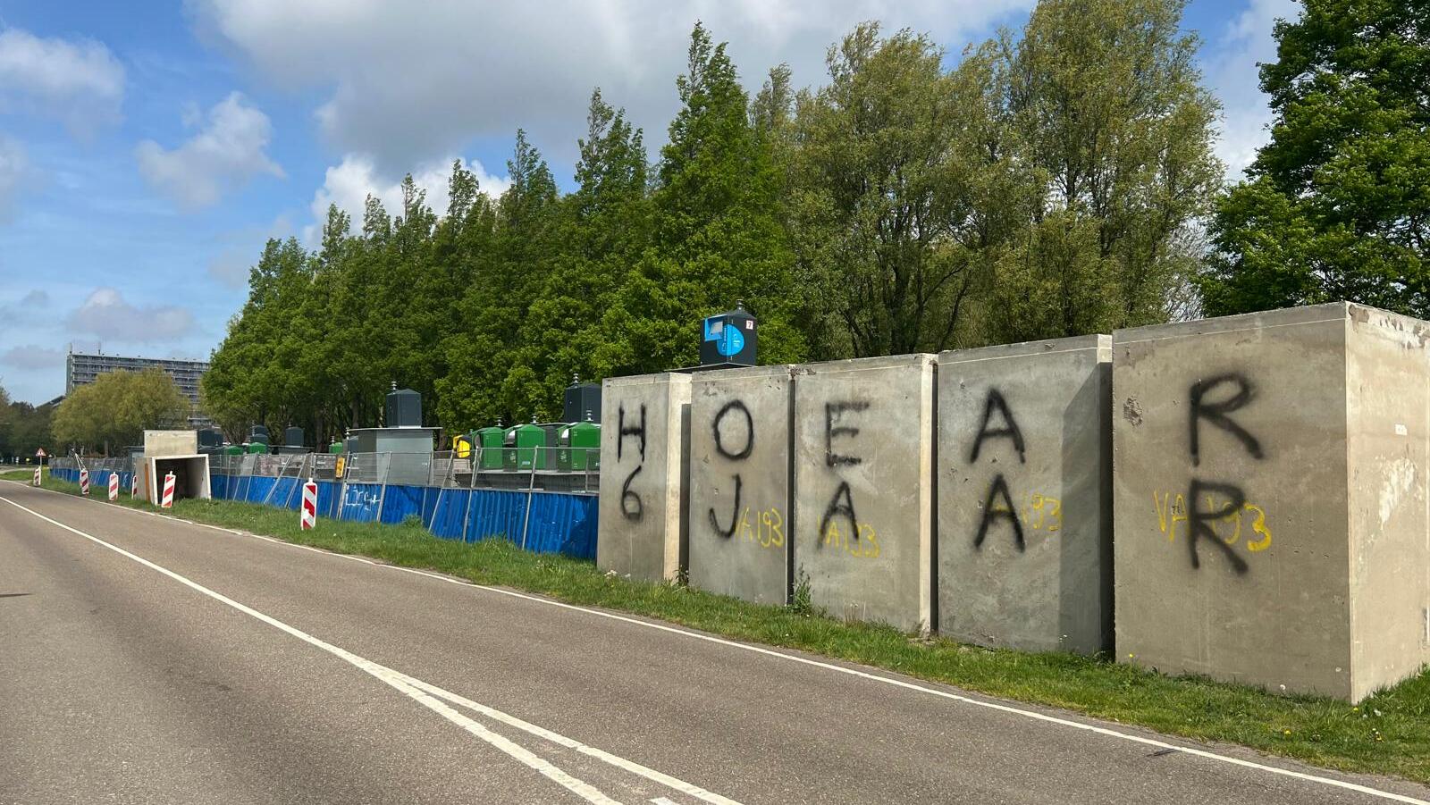 Afvalcontainers Van der Kooijweg doorn in het oog van bewoners en wandelaars: “We hebben geen andere geschikte locatie”