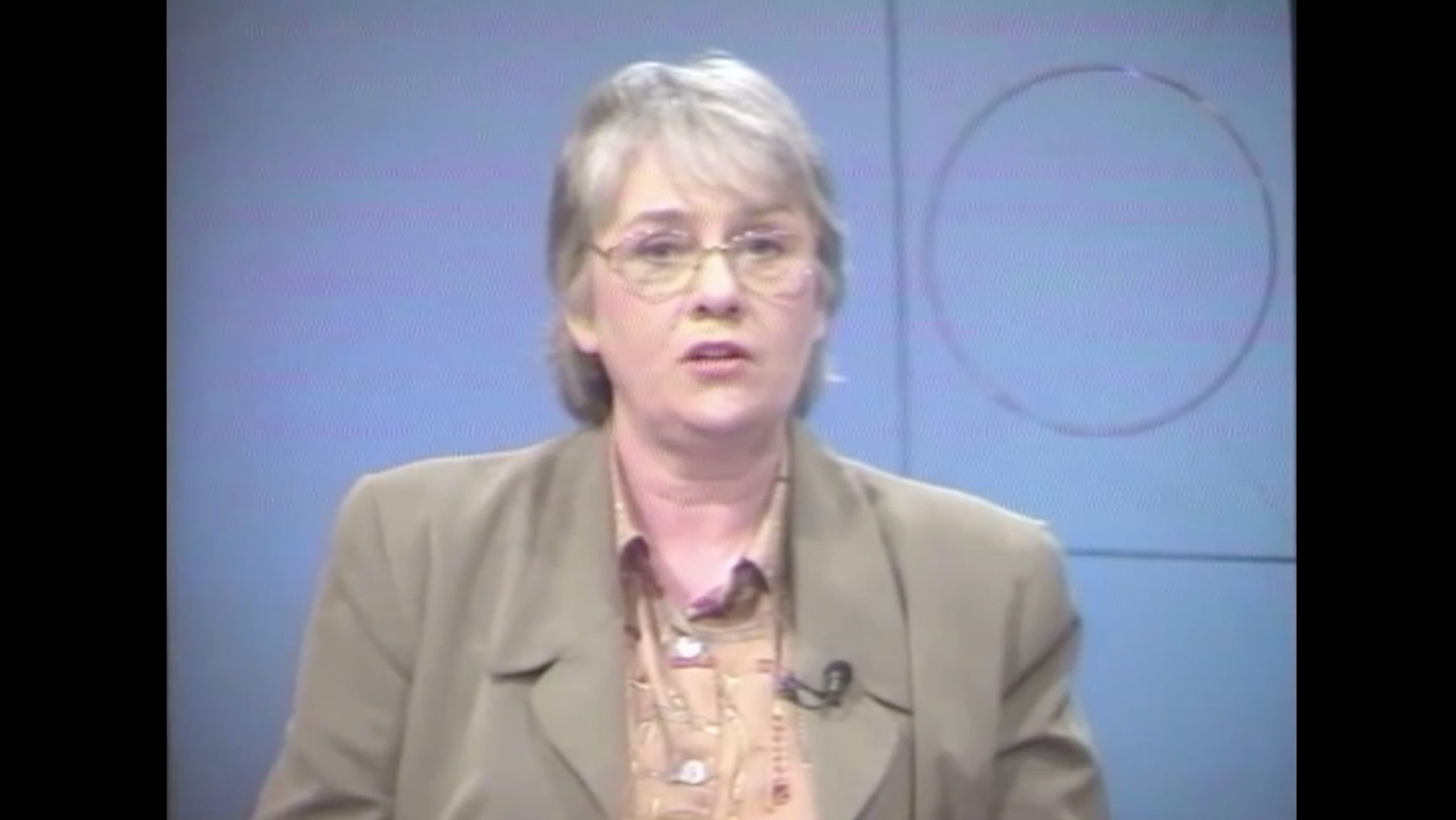 Oud politiek tv presentatrice AnneKari Ruitenberg (79) overleden