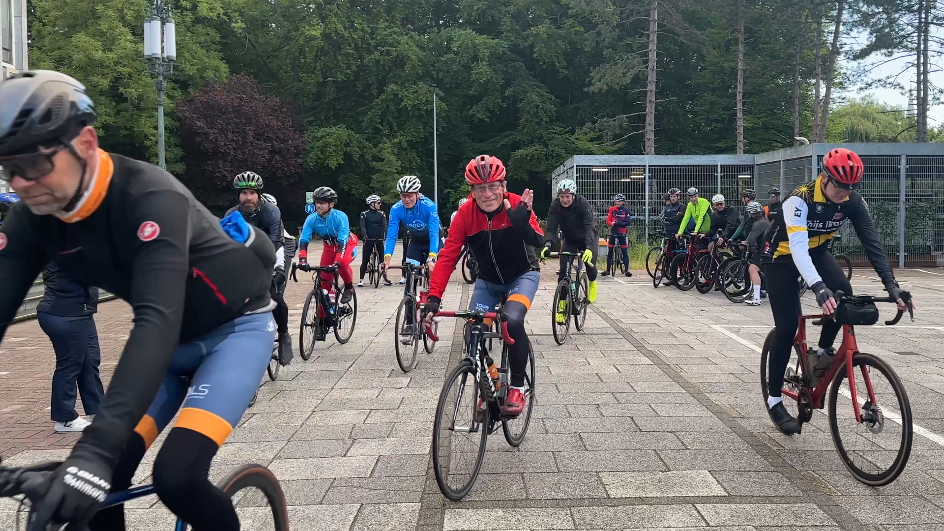 Rijswijkers fietsen 240 kilometer voor Marieke