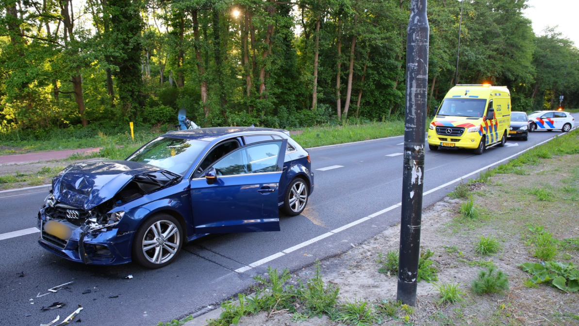 Meerdere gewonden na kop-staartbotsing op Prinses Beatrixlaan in Rijswijk