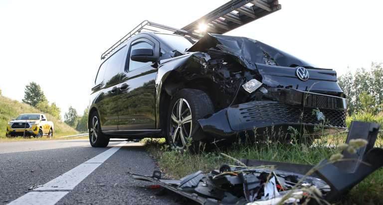 Flinke verkeershinder na kop-staartbotsing op N470 bij Delfgauw