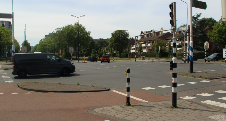 Opleiding tot verkeersregelaar zorgt voor discussie op druk kruispunt in Rijswijk: 'Het is een drama'