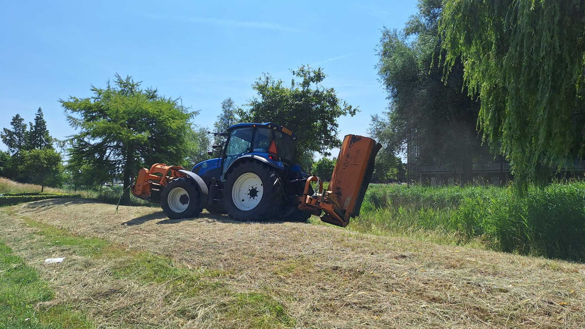 Gemeente Pijnacker-Nootdorp begint weer met maaien van bermgras