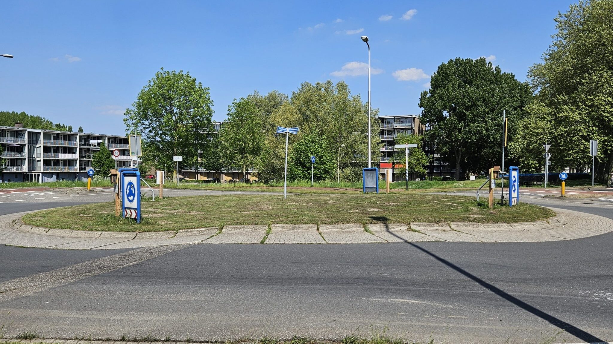 Gemeente onderzoekt verkeersveiligheid bij rotonde Sportlaan-Noordweg