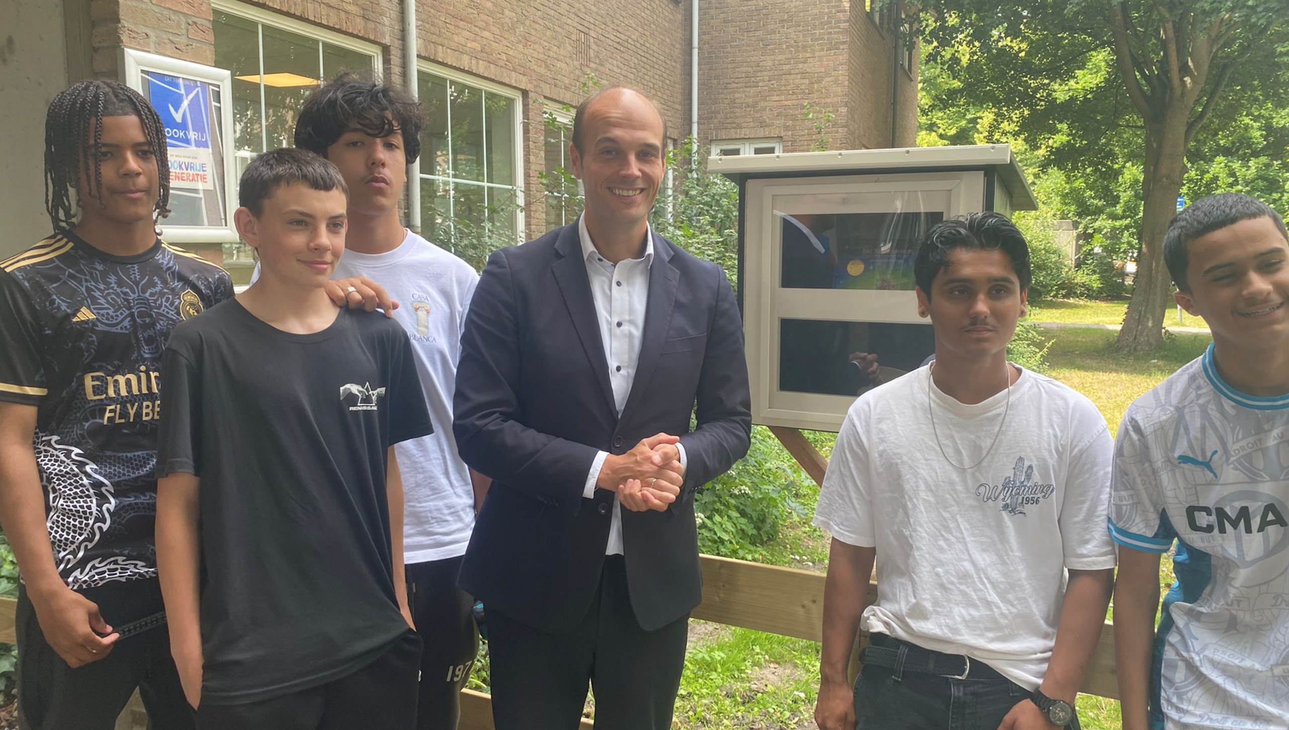 [VIDEO] Leerlingen bouwen ‘minibiebs’ voor Rijswijk: “Iets kleins maken, met grote betekenis”