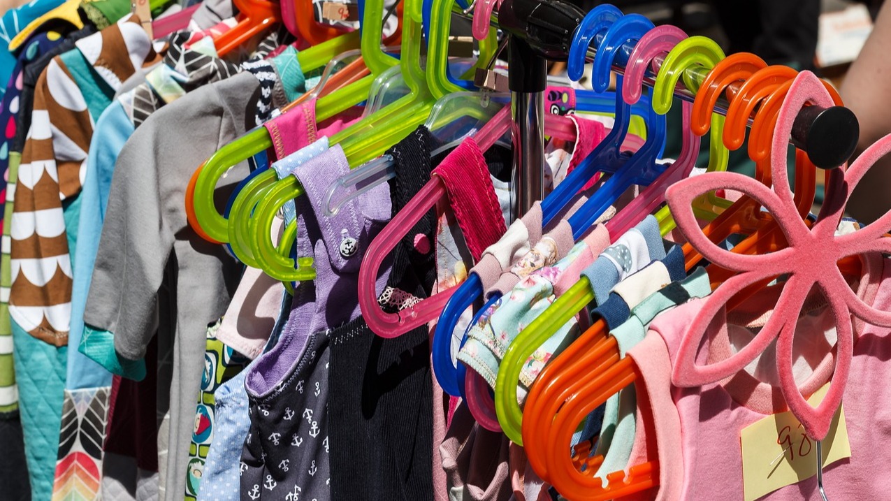 Ruim 1.400 kilo kleding geruild in Rijswijk: ‘staat gelijk aan een toren van 73 koffers’
