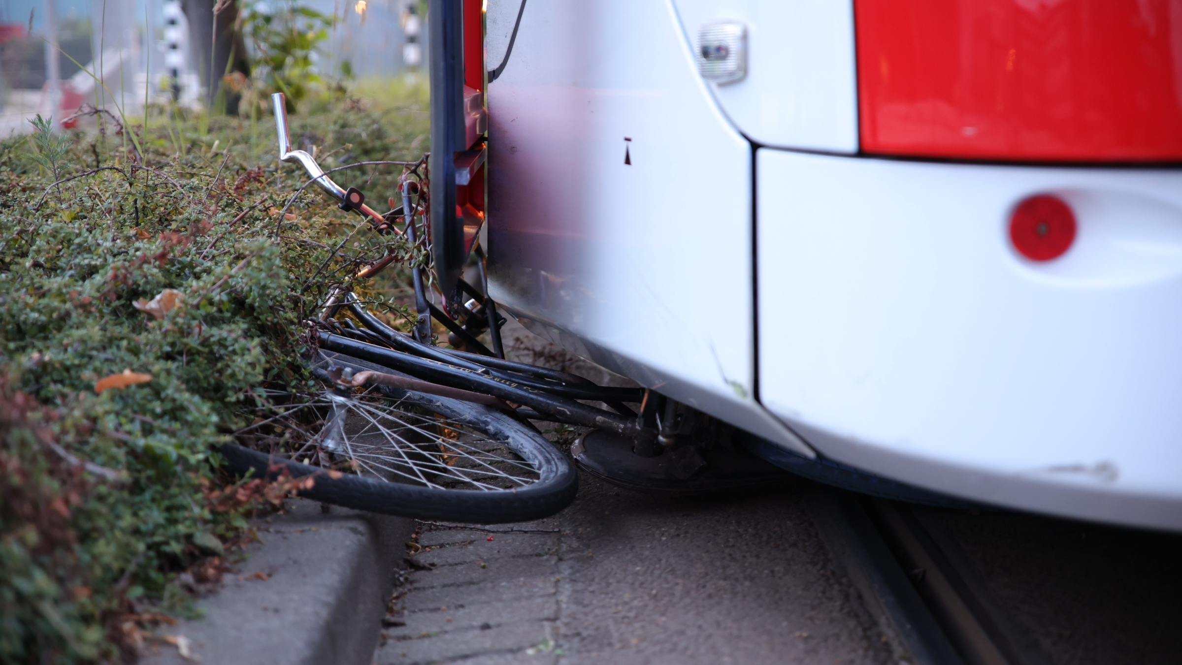 Fietser heeft engeltje op schouder na aanrijding met tram op Volmerlaan