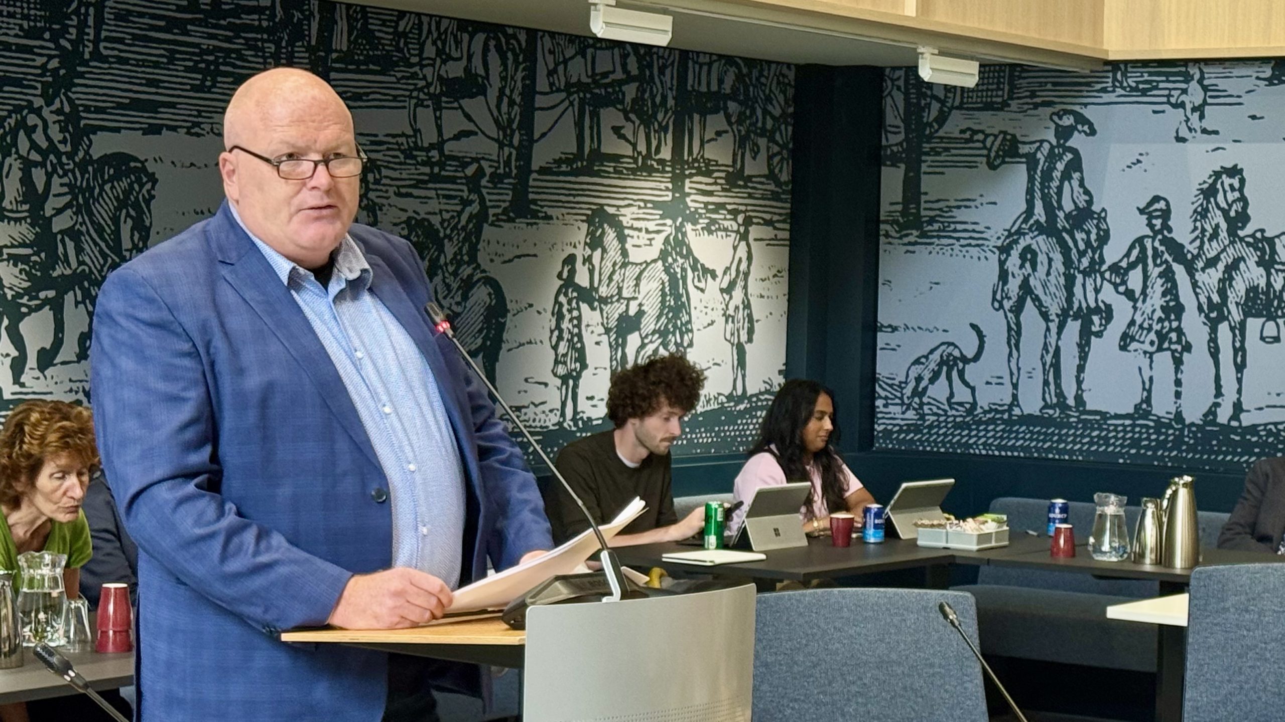 Kaderdebat – Rijswijks Belang: “Waarom kunnen mensen van buiten Rijswijk wel geholpen worden en geboren en getogen Rijswijkers niet?” Kaderdebat – Rijswijks Belang: “Waarom kunnen mensen van buiten Rijswijk wel geholpen worden en geboren en getogen Rijswijkers niet?”