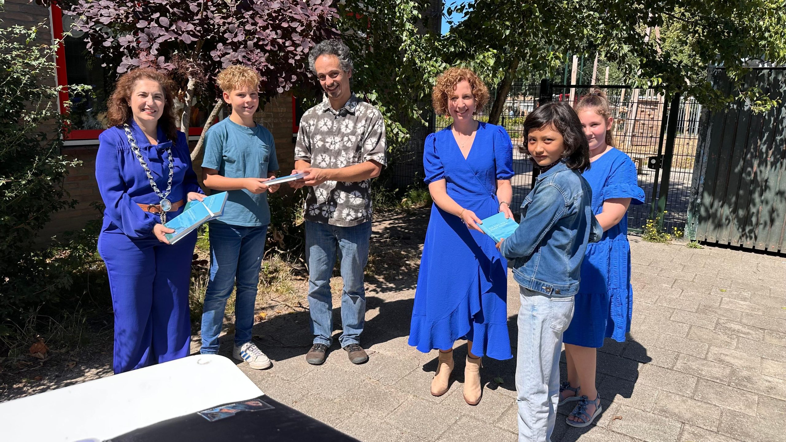 Rijswijkse basisscholen ontvangen kinderboek over oorlog en vrijheid Rijswijkse basisscholen ontvangen kinderboek over oorlog en vrijheid