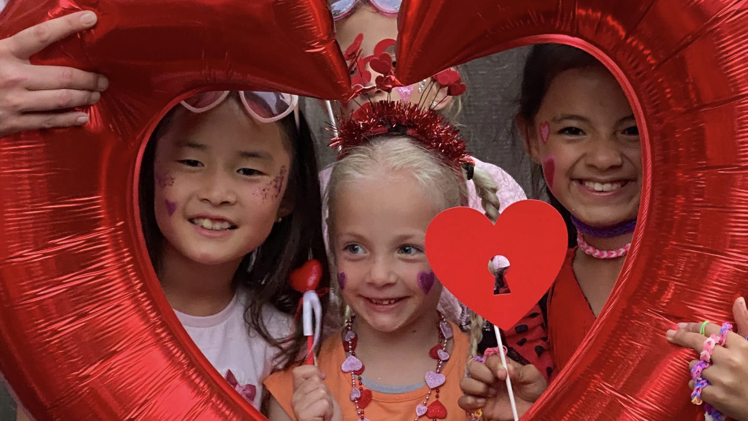 Afsluiting YMCA Rijswijk Zomerkamp met een bonte avond Afsluiting YMCA Rijswijk Zomerkamp met een bonte avond