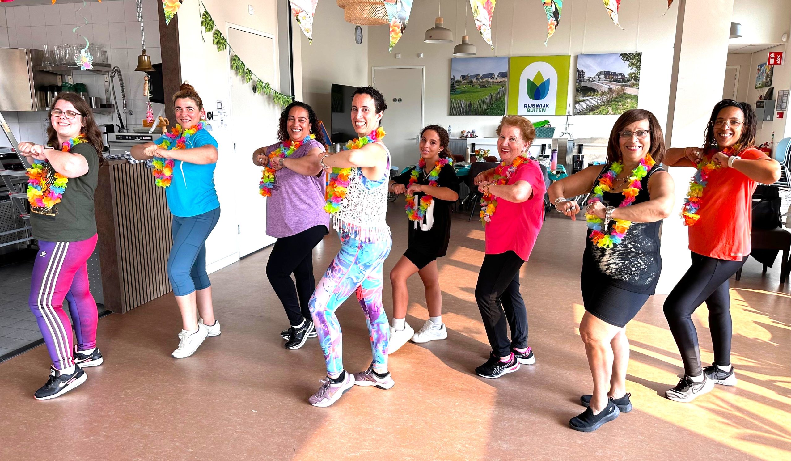 Wijkcentrum sluit dansseizoen af met feestelijke zumbales vol muziek, hapjes en nieuwe gezichten