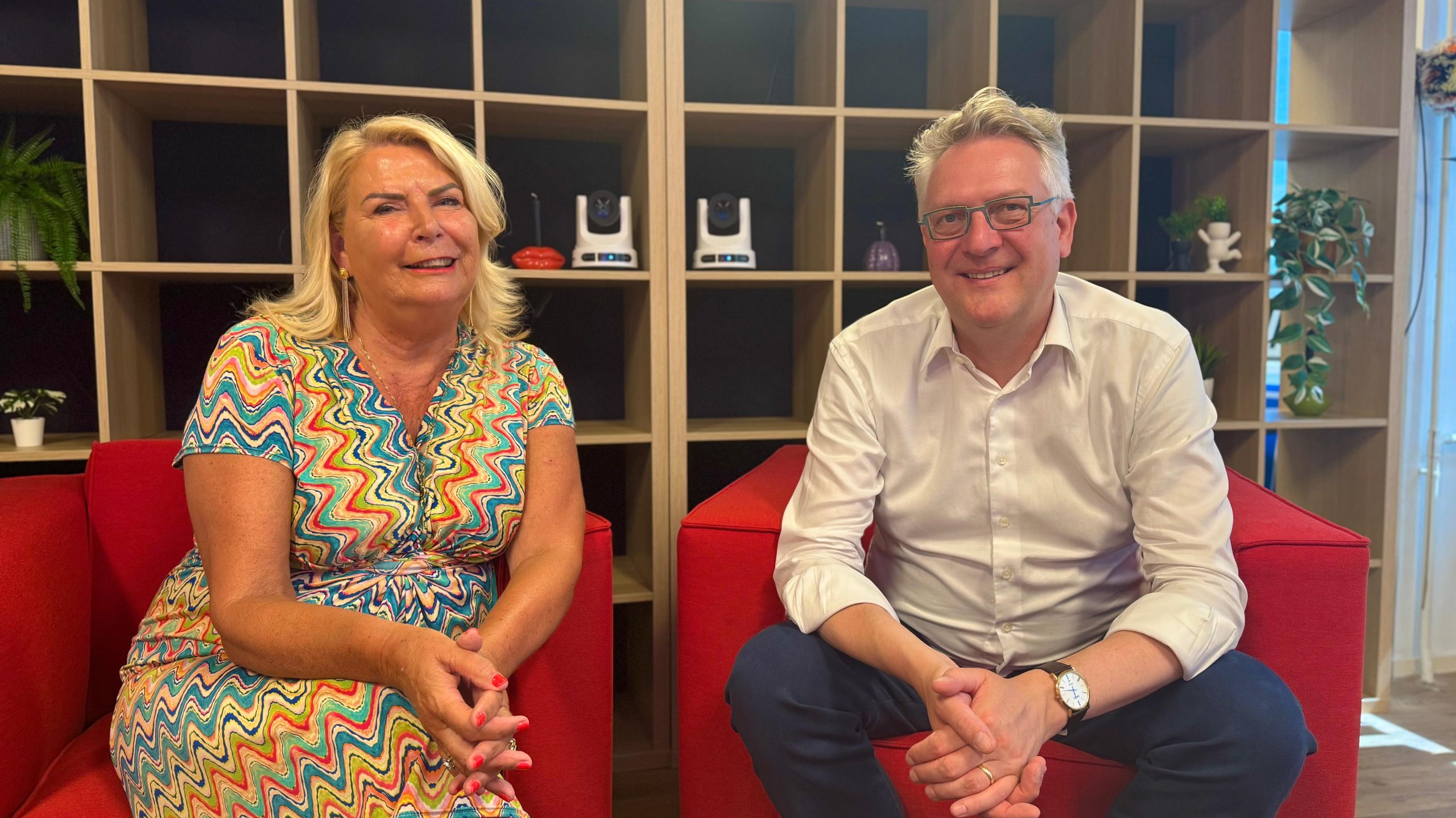 TV Programma: Leer de persoon achter het raadslid kennen: Vandaag met Alice Prenger van Beter voor Rijswijk en Constantijn Dolmans van D66 Rijswijk TV Programma: Leer de persoon achter het raadslid kennen: Vandaag met Alice Prenger van Beter voor Rijswijk en Constantijn Dolmans van D66 Rijswijk