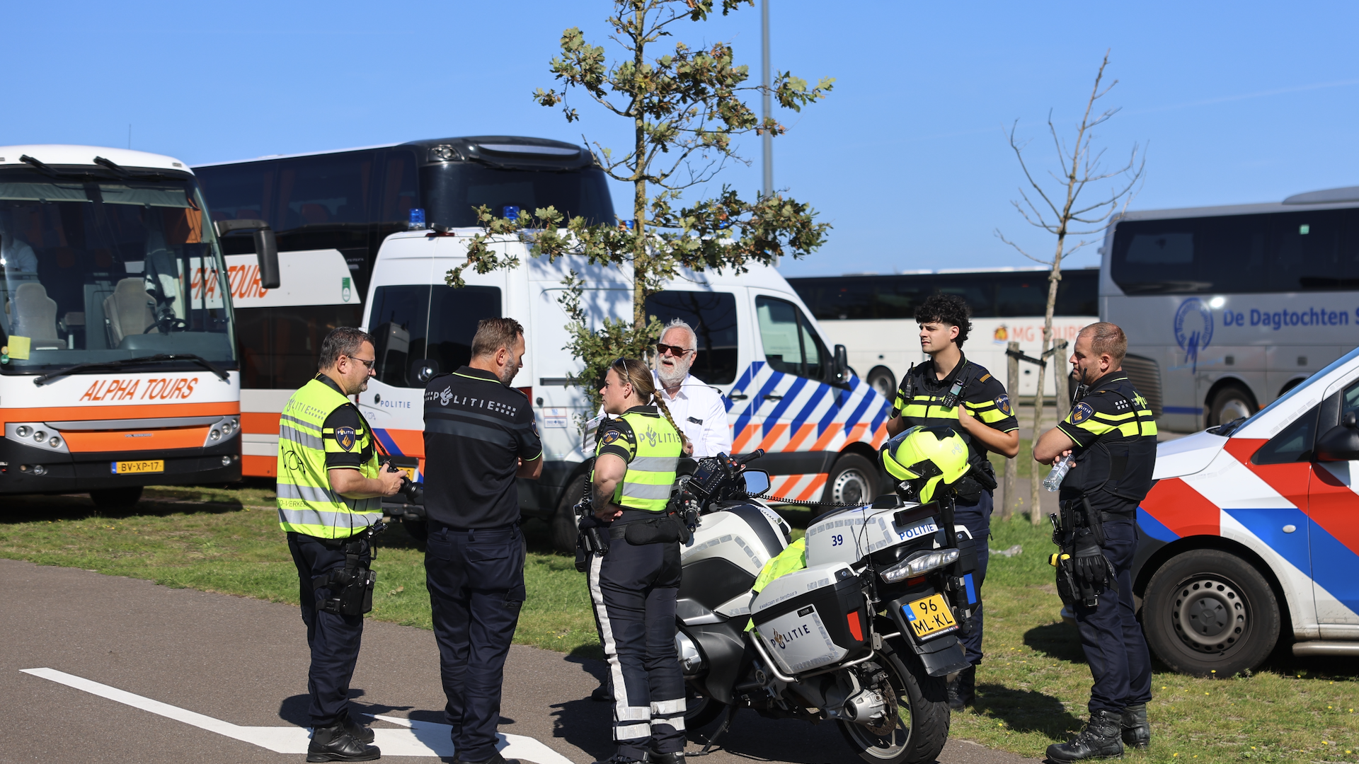 Schoolkinderen gewond geraakt nadat schoolbus gaat rollen op parkeerplaats Drievliet