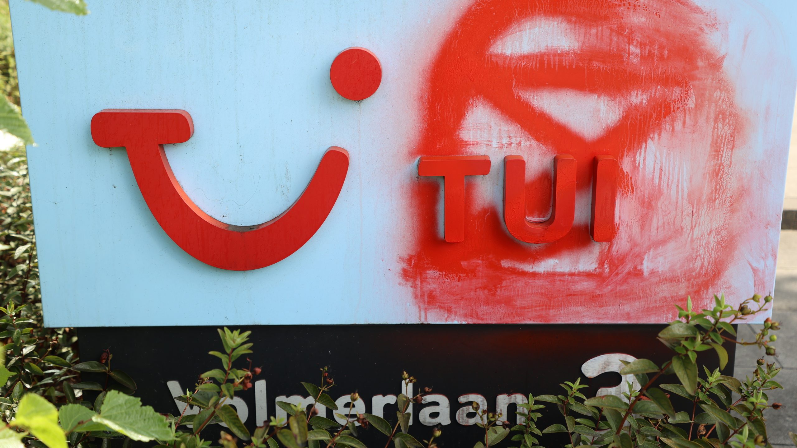 TUI-hoofdkantoor in Rijswijk beklad door Extinction Rebellion TUI-hoofdkantoor in Rijswijk beklad door Extinction Rebellion