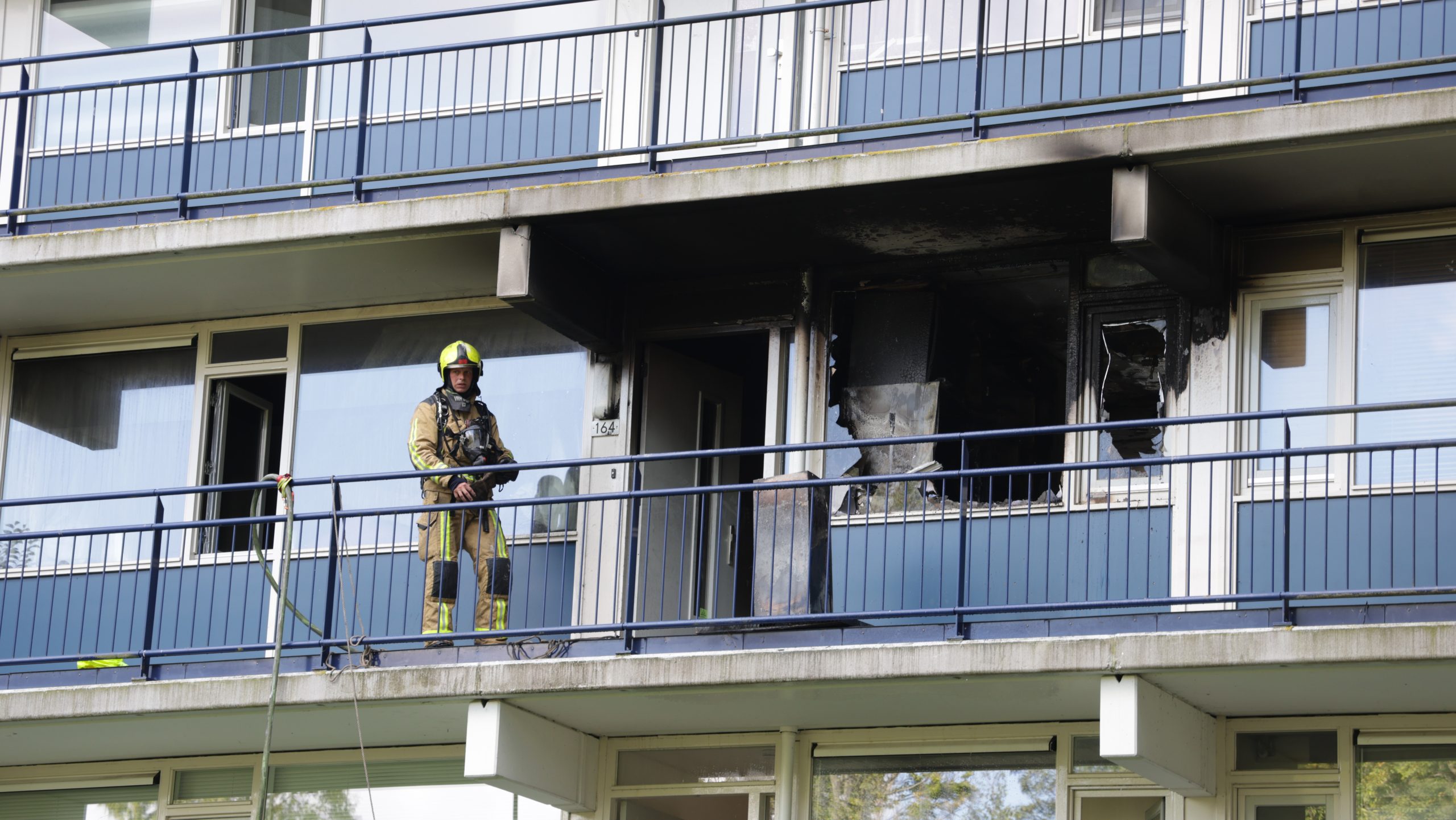 Zwaargewonde bij uitslaande brand in woning Prins Johan Willem Frisolaan Zwaargewonde bij uitslaande brand in woning Prins Johan Willem Frisolaan